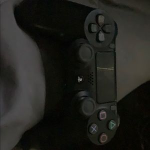 PS4 controller